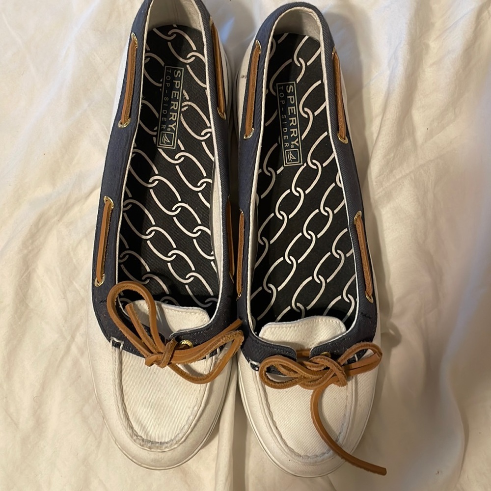 Gently Used Sperry Flats